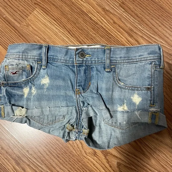 Classic Hollister Light Wash Distressed Denim Cutoff Shorts - Picture 1 of 4
